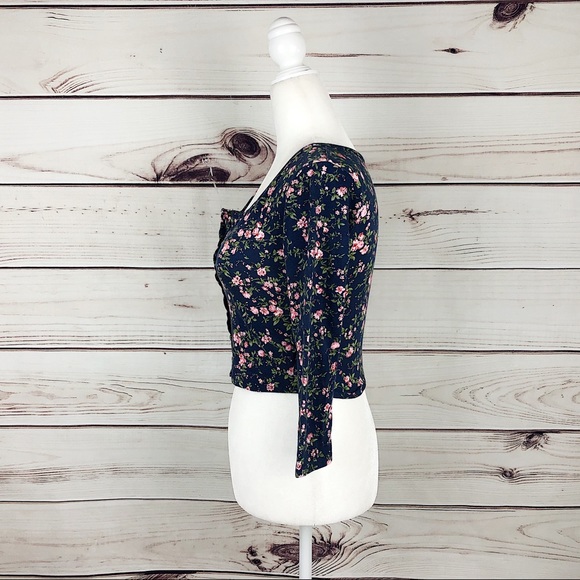 Pins & Needles Blue Floral Button Up Crop Top - Picture 5 of 8